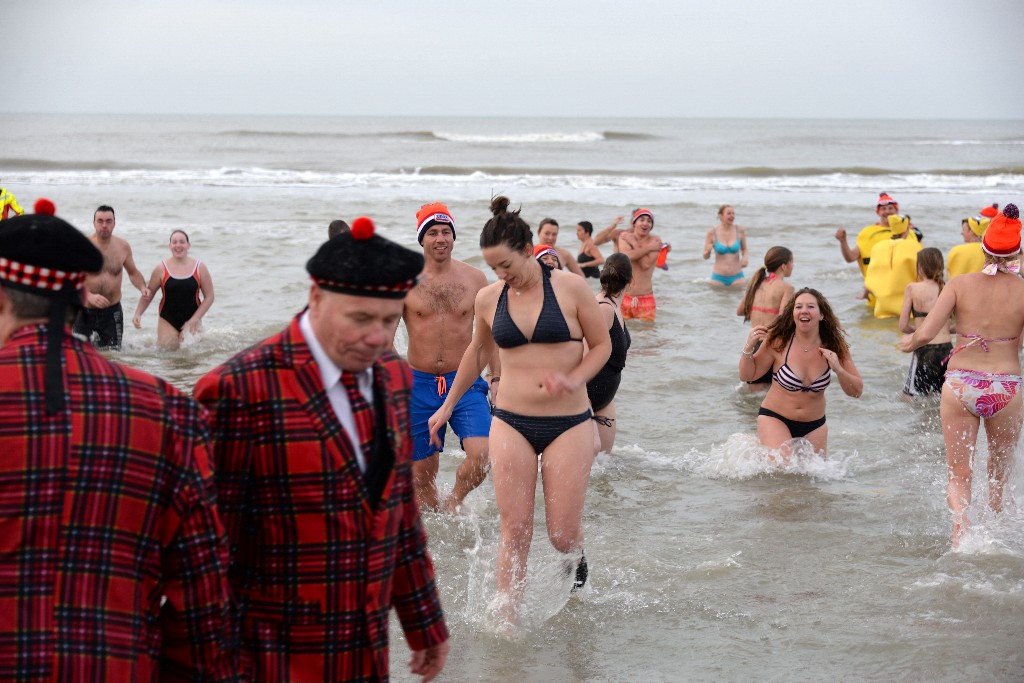 ../Images/Nieuwjaarsduik Nederzandt 2016 092.jpg